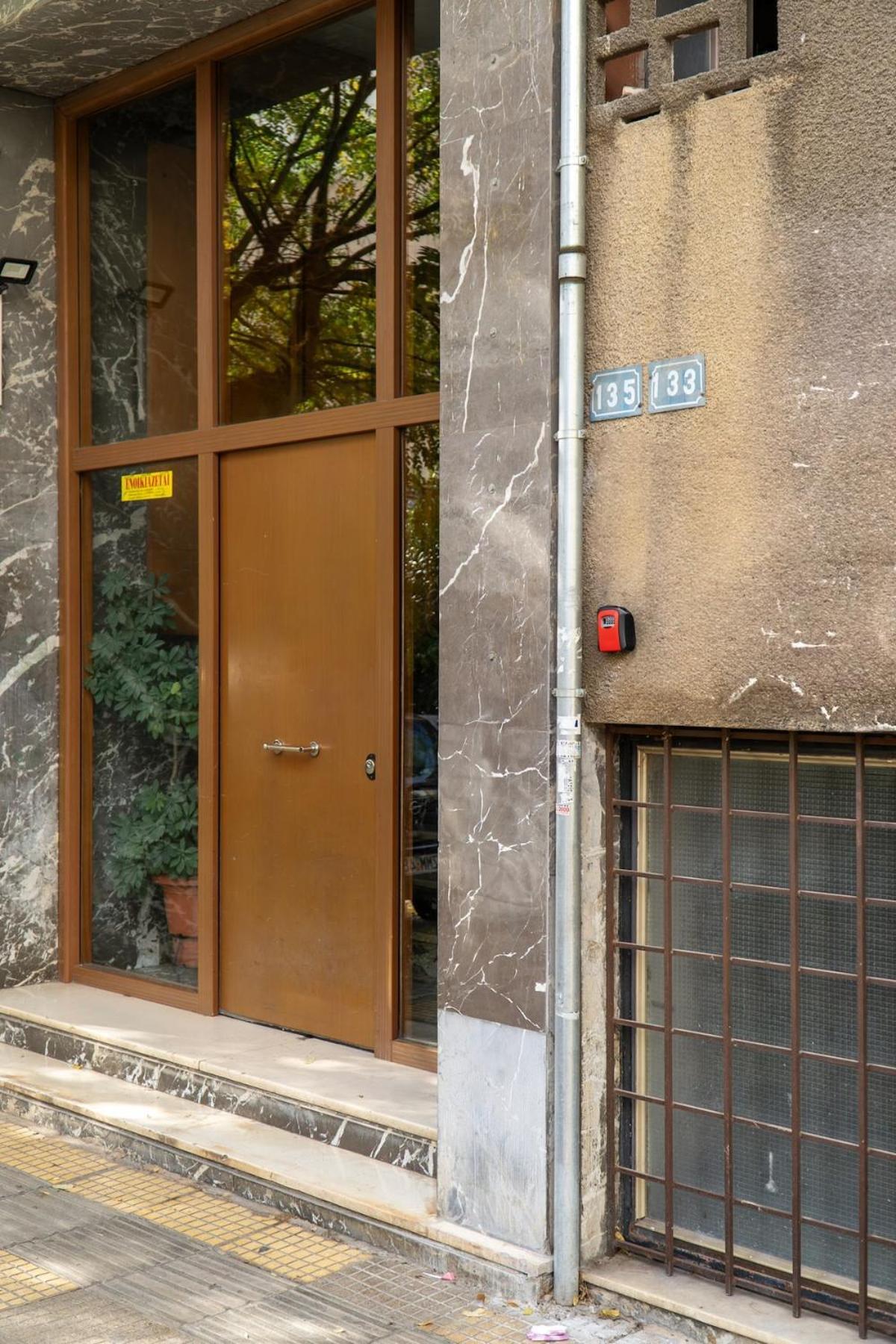 50 Steps Metro Kato Patisia Renovated Athens Apt Exterior photo